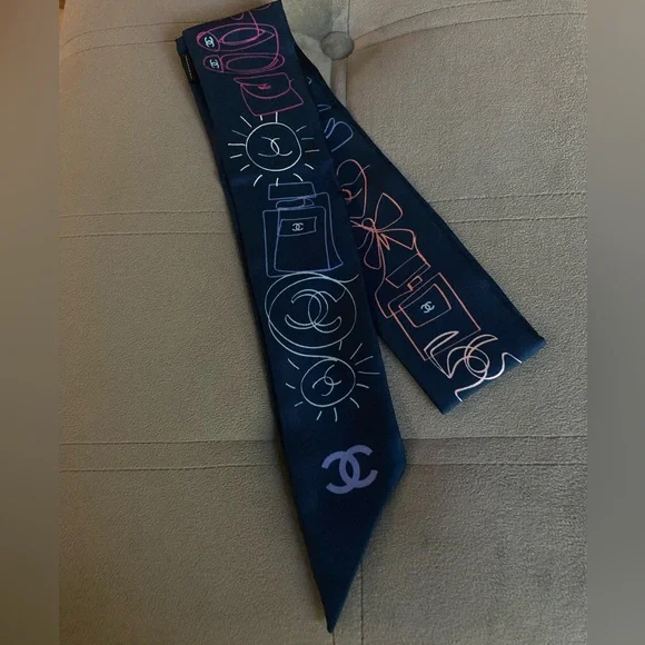 CHANEL Dark Blue Tie with Multicolor Logo Design - Picture 6 of 6